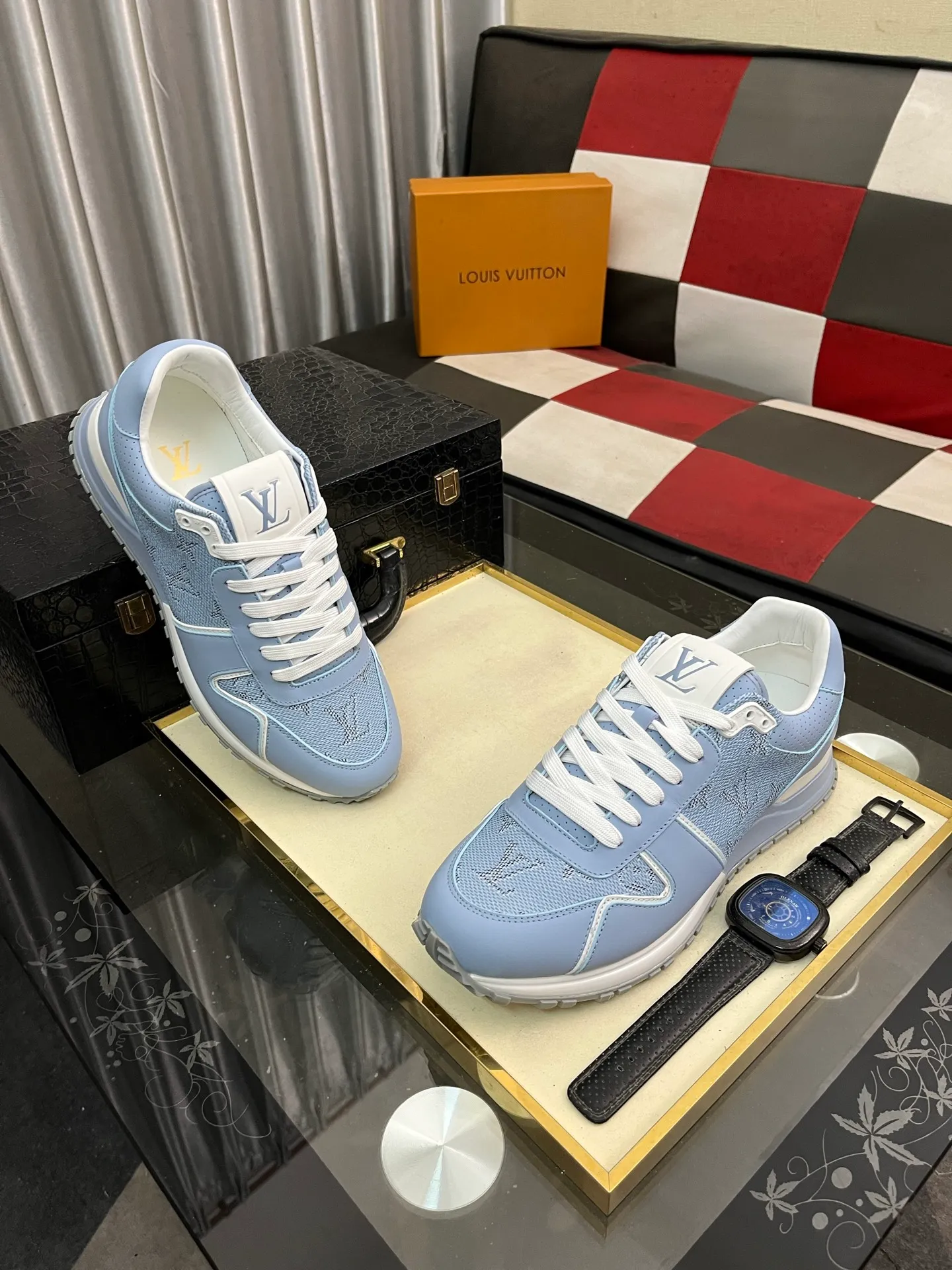 Men's men's shoes 💰760⌚️⌚️Breaking hot 🆕🆕🆕𝙇𝙑 Top version: LV TARINE Louis Vuitton Donkey Brand L Home Casual Sports Shoes Skateboard Shoes Original Purchase Development Production This LV Trainer sneaker draws inspiration from retro basketball shoes, with a mixed technical material upper and handwritten Louis Vuitton logo on the side to highlight its eye-catching style. Rubber outsole with upgraded grip, exquisite packaging at the delivery counter 🛍📦 ▪️Fabrics: Original customized imported first-layer cowhide ▪️Inner lining: Original customized breathable mesh ▪️Outsole: Original molded TPU combination outsole ▪️Sole thickness: 3CM ▪️Size: Male 38-46 (customized at 45.46)